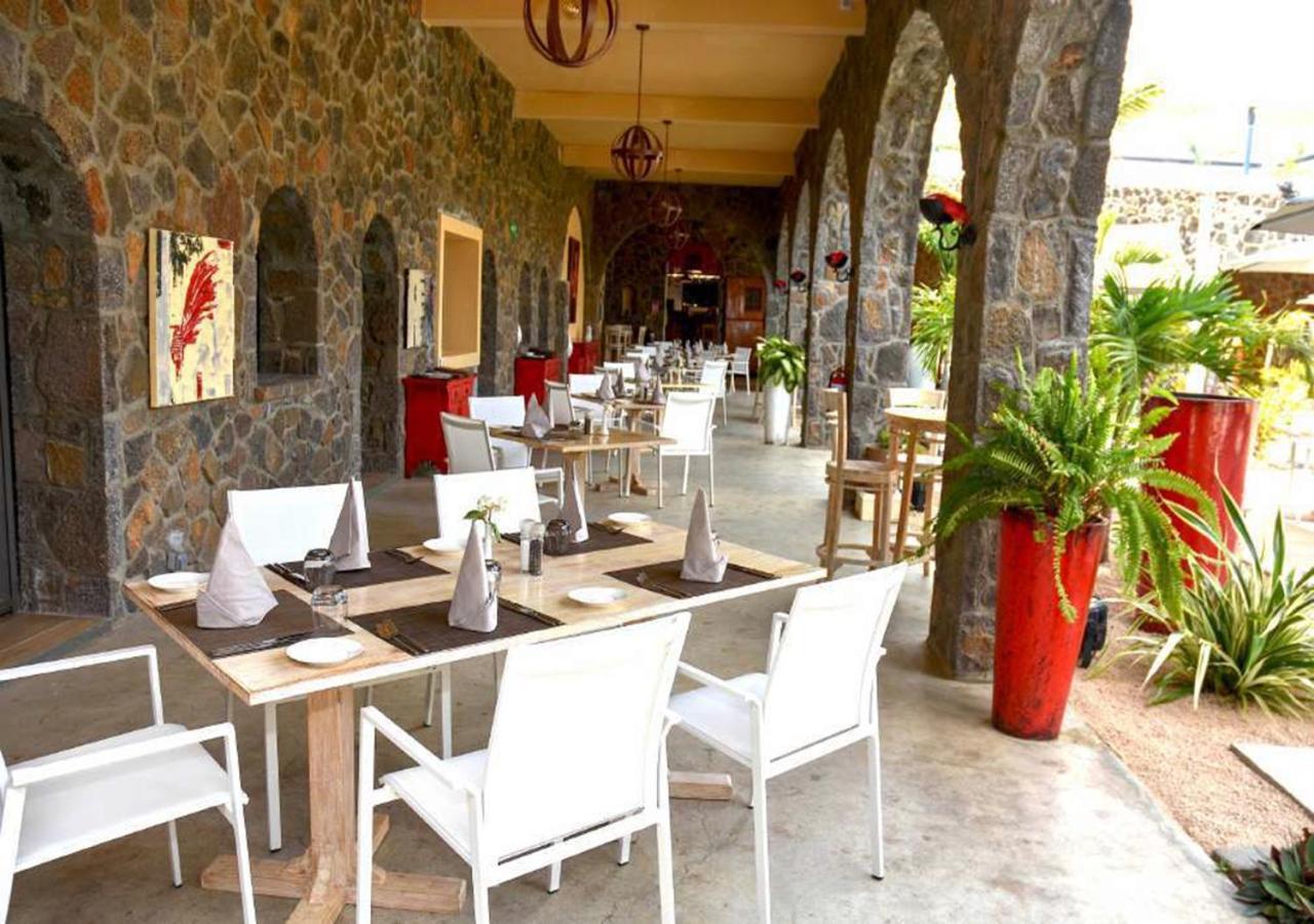 Hacienda Plaza Hotel Pereybere Beach Esterno foto