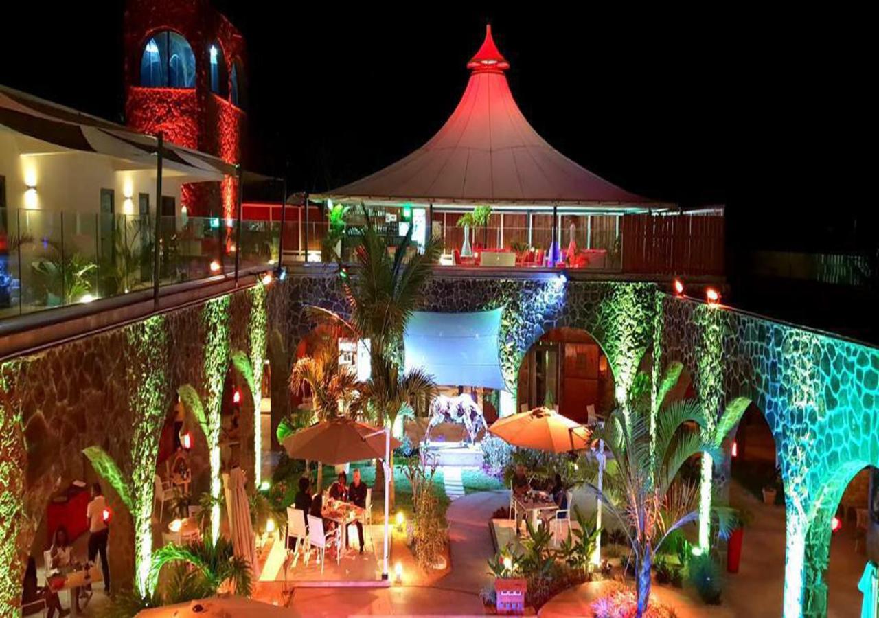 Hacienda Plaza Hotel Pereybere Beach Esterno foto