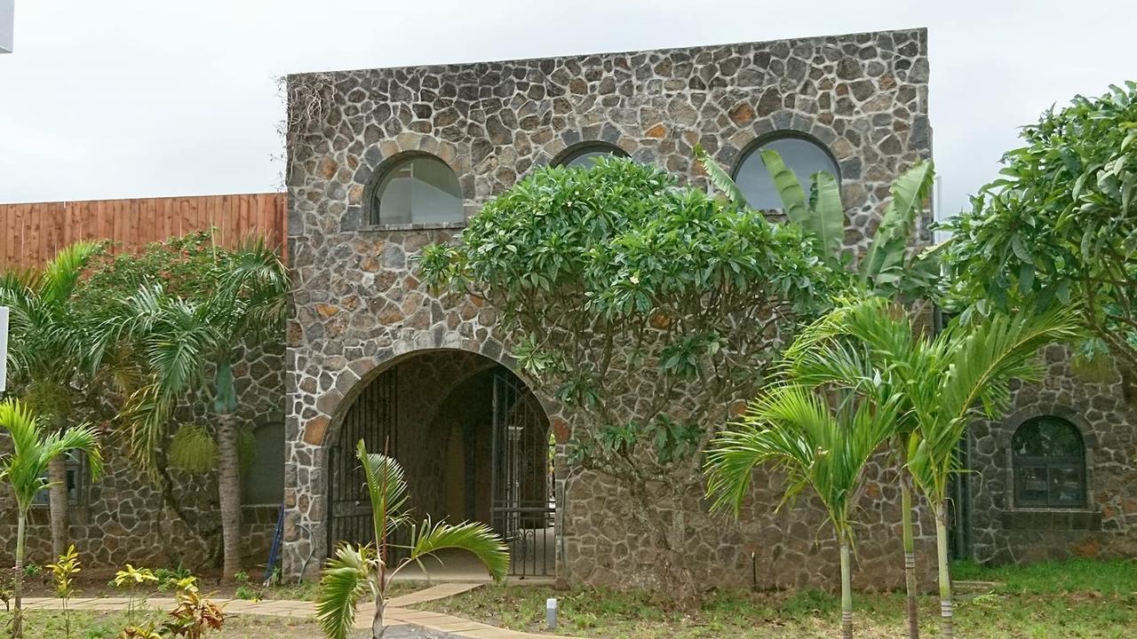 Hacienda Plaza Hotel Pereybere Beach Esterno foto