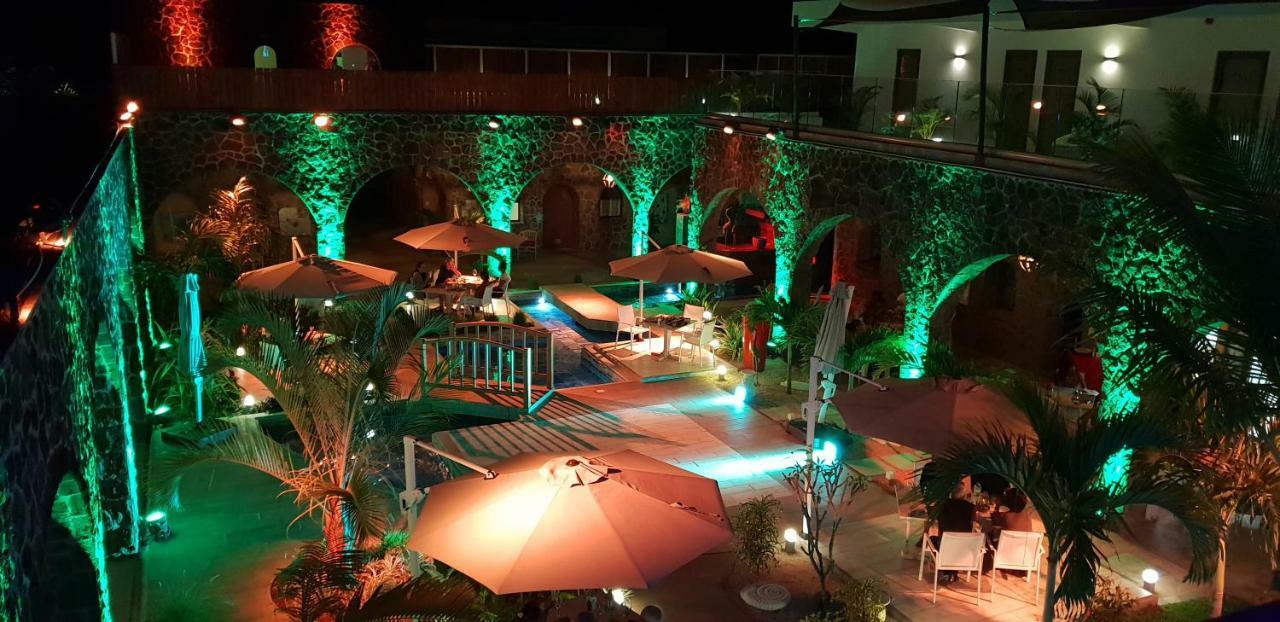 Hacienda Plaza Hotel Pereybere Beach Esterno foto